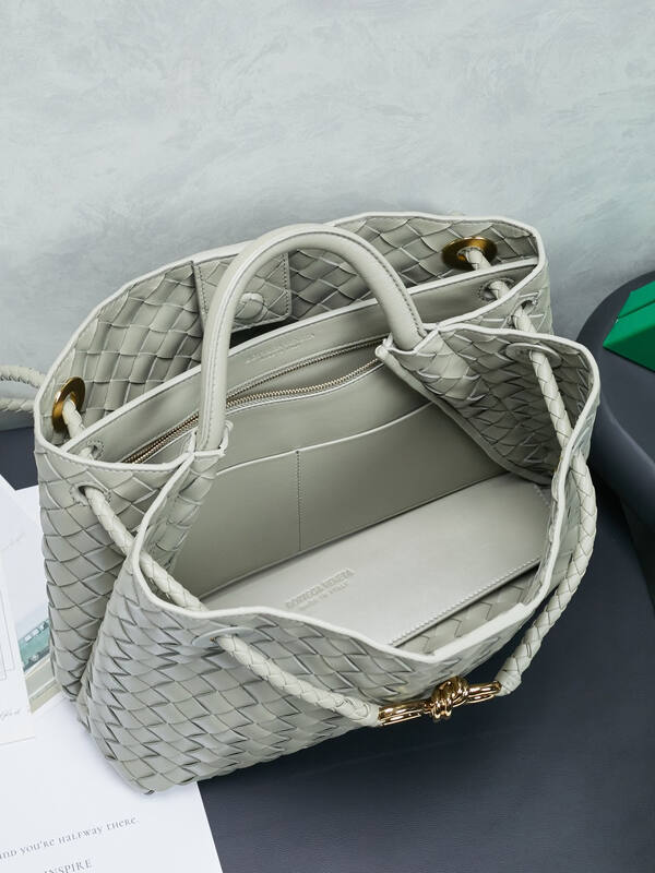 Bottega Veneta White shoulder bag — Top Quality Replica