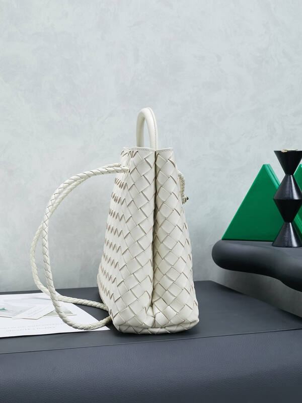 Bottega Veneta White shoulder bag — AAA Quality Replica