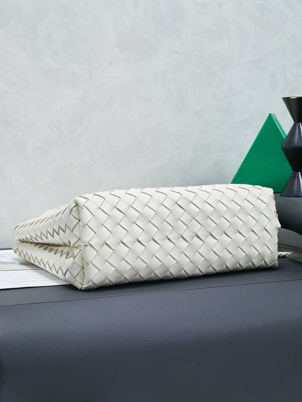 Bottega Veneta White shoulder bag — AAA Quality Replica