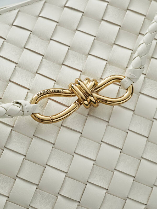 Bottega Veneta White shoulder bag — AAA Quality Replica