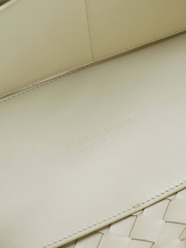 Bottega Veneta White shoulder bag — AAA Quality Replica