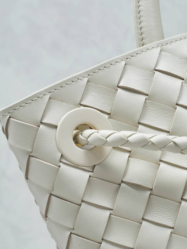 Bottega Veneta White shoulder bag — AAA Quality Replica