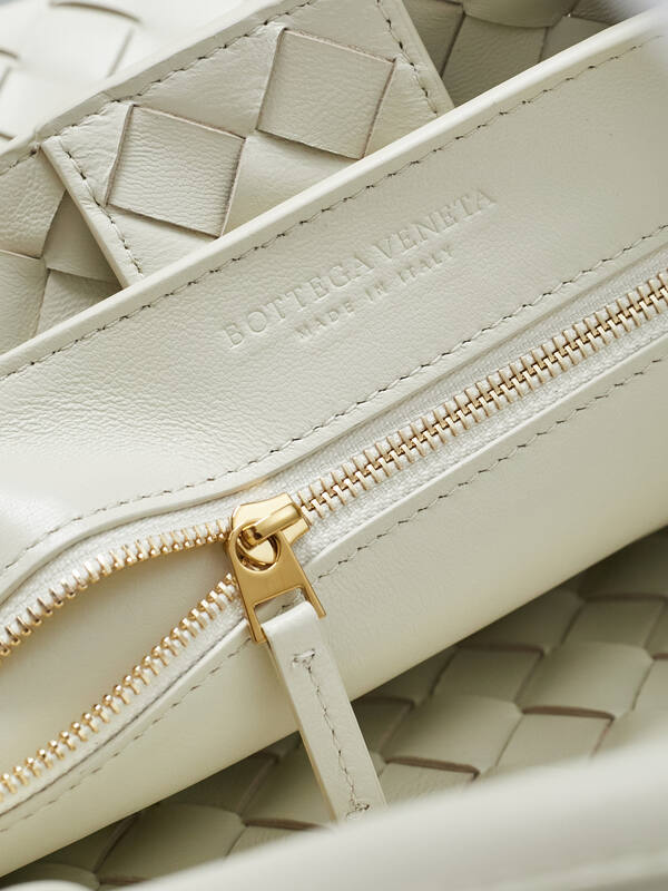 Bottega Veneta White shoulder bag — AAA Quality Replica