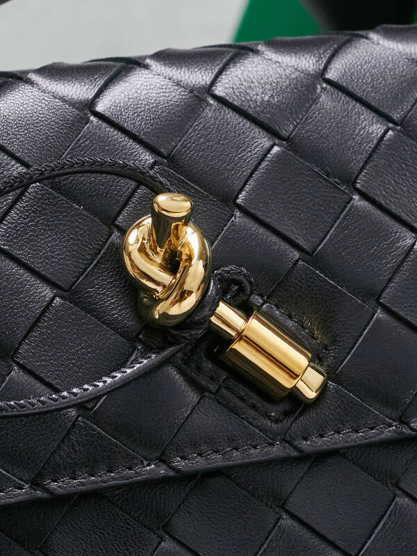 Bottega Veneta Black shoulder bag — Top Quality Replica