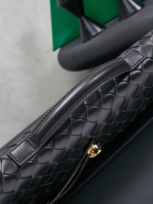 Bottega Veneta Black shoulder bag — Top Quality Replica