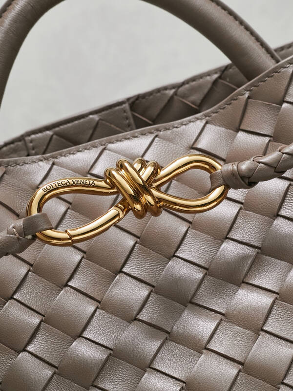 Bottega Veneta White shoulder bag — Top Quality Replica