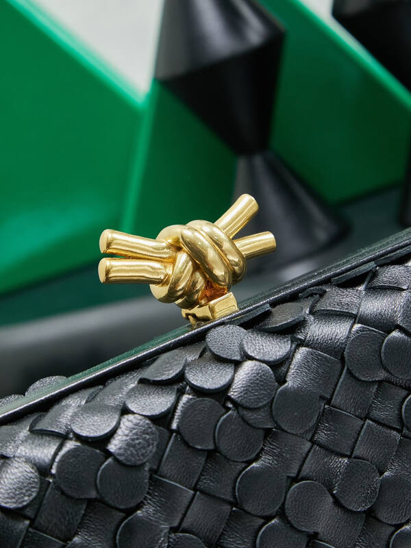Bottega Veneta Black shoulder bag — Top Quality Replica