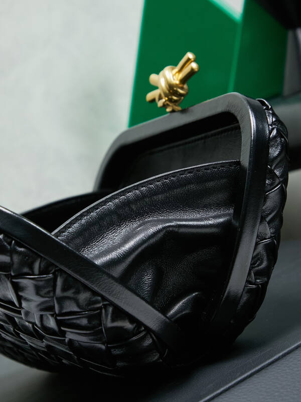 Bottega Veneta Black shoulder bag — AAA Quality Replica