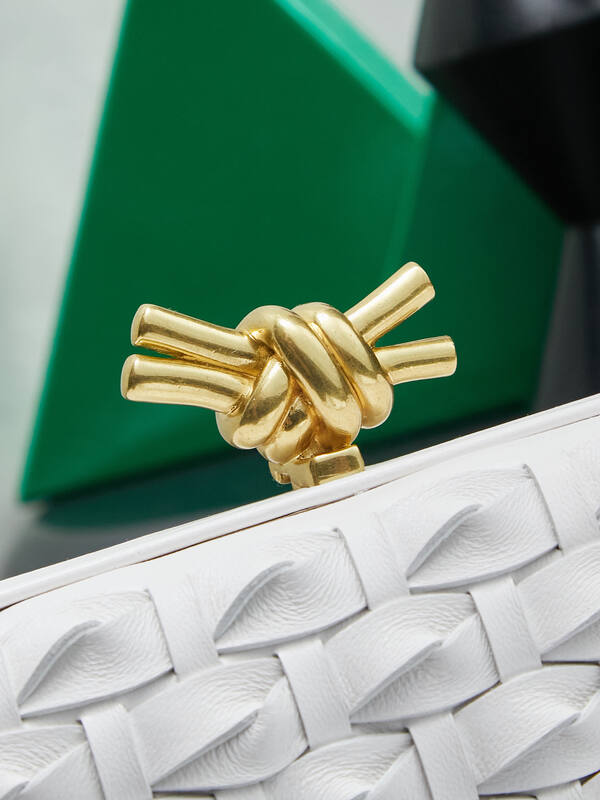 Bottega Veneta White Intreccio leather clutch — 1:1 Replica