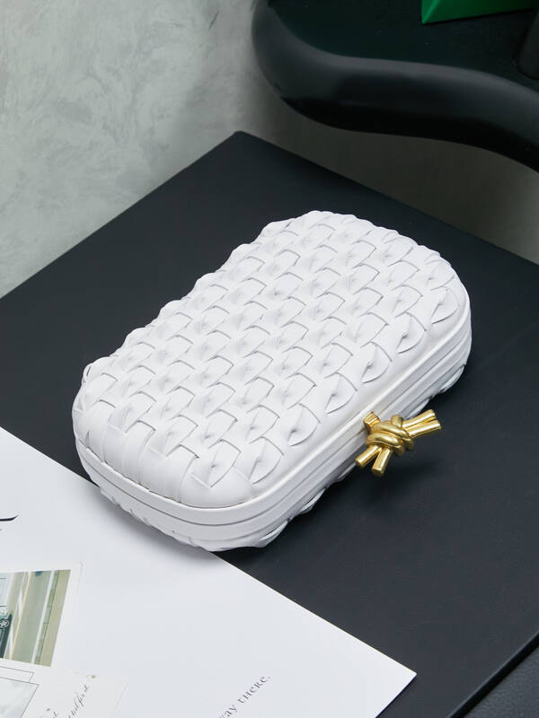 Bottega Veneta White Intreccio leather clutch — 1:1 Replica