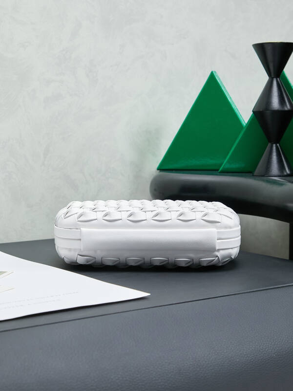 Bottega Veneta White Intreccio leather clutch — 1:1 Replica