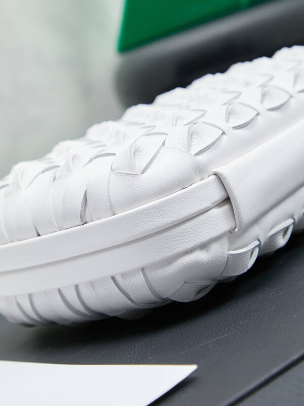 Bottega Veneta White Intreccio leather clutch — 1:1 Replica