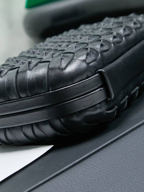 Bottega Veneta Knot Clutch Black Intreccio Leather clutch — Top Quality Replica
