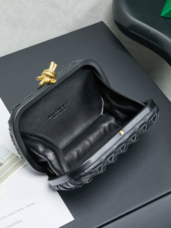 Bottega Veneta Knot Clutch Black Intreccio Leather clutch — Top Quality Replica