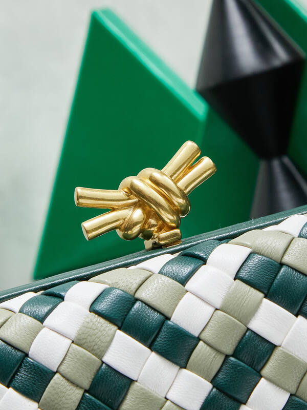 Bottega Veneta White shoulder bag — AAA Quality Replica
