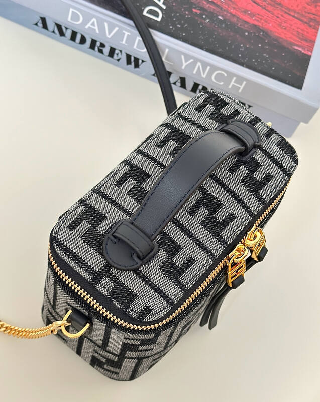 Fendi shoulder bag — Top Quality Replica