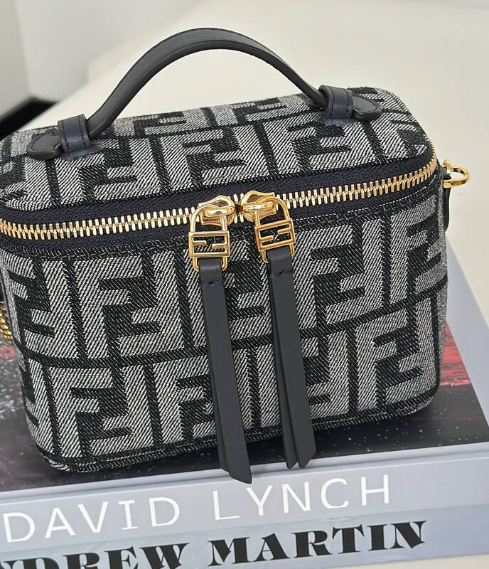 Fendi shoulder bag — Top Quality Replica