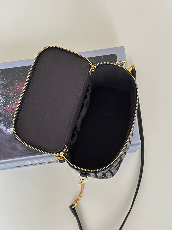 Fendi shoulder bag — Top Quality Replica