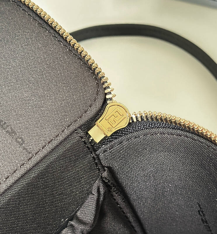 Fendi shoulder bag — Top Quality Replica